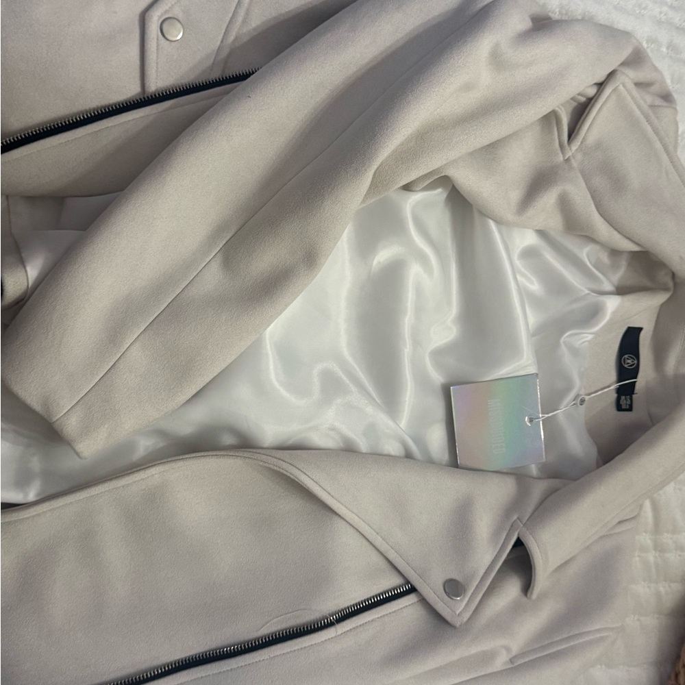 Missguided + Cream Blazer with Glossy Finish